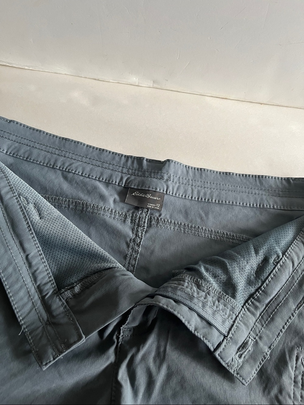 Eddie Bauer Women’s Grey Shorts size 12 - Picture 3 of 14